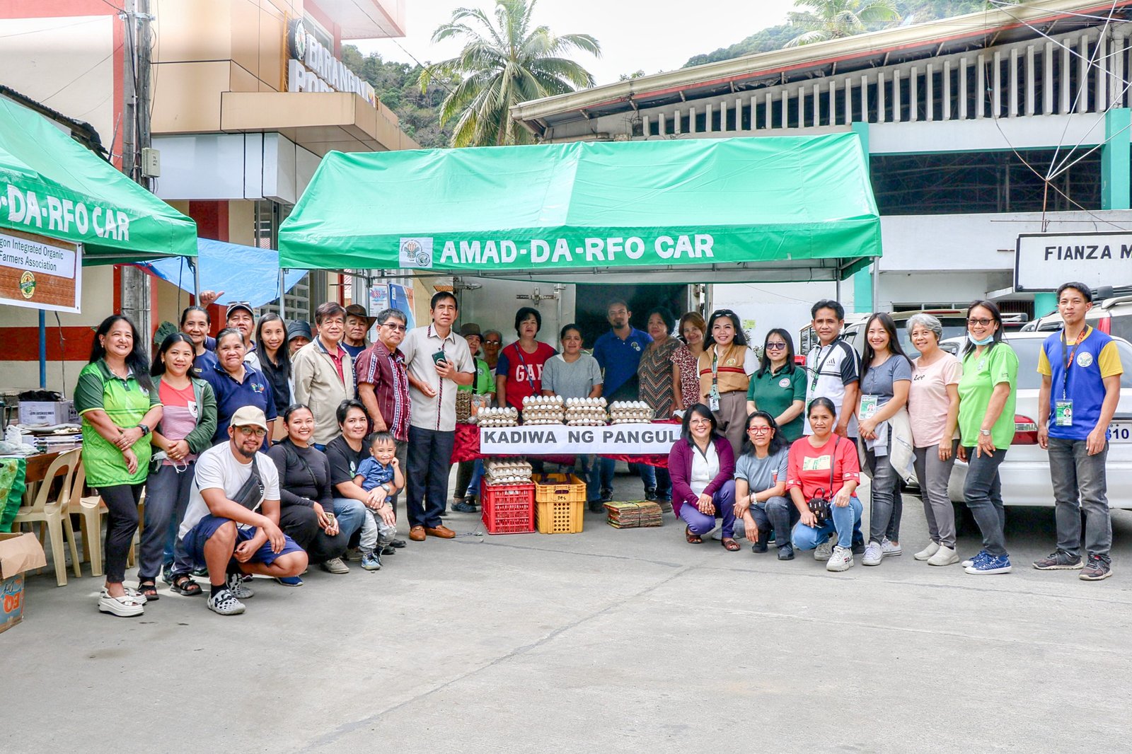 LOOK: Mayor Bernard S. Waclin, along with Councilor Norberto Pacio, MLGOO Julie Malig, and Municipal Agriculturist Berto Bayeng, visited the Kadiwa ng Pangulo (KNP) at the Municipal Grounds.